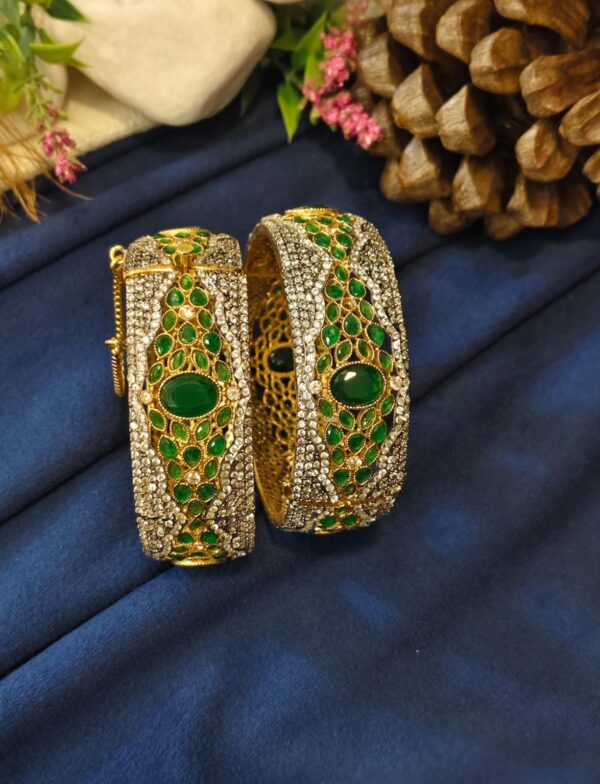 RP jarao heavy bangles with gold green color Free Luxury Packaging: We deliver in the most luxurious way Our packaging includes jewelry box card & jewelry bag with free home delivery all over the Pakistan. We Ship Worldwide : Australia , USA , UK, Canada , Germany , France , Italy , Norway etc.polish