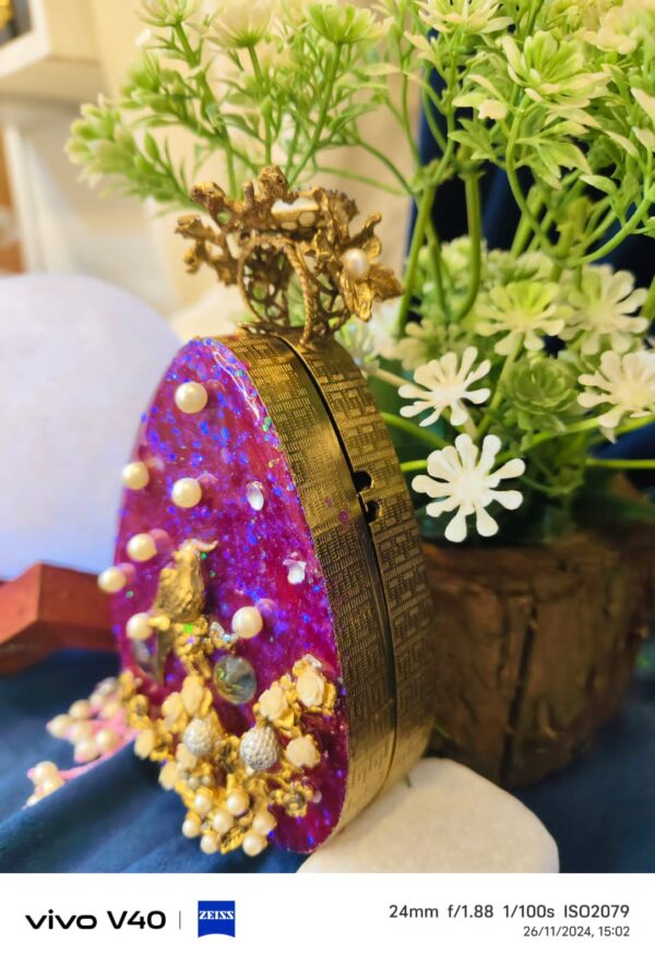 Resin hand made clutch - Image 5