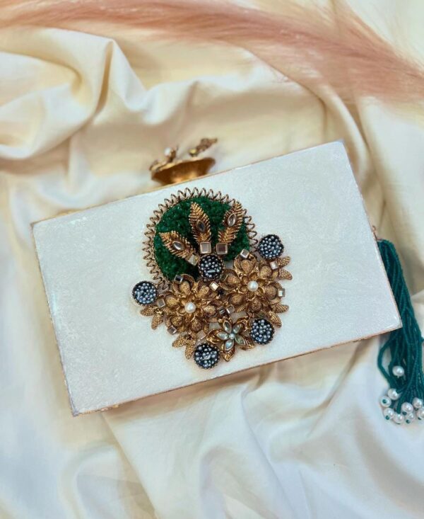Resin hand clutch - Image 2