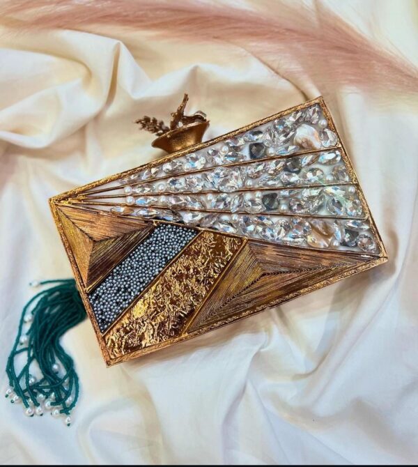 Resin hand clutch