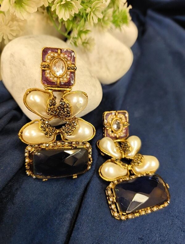 Purple colour elegant mother of pearls