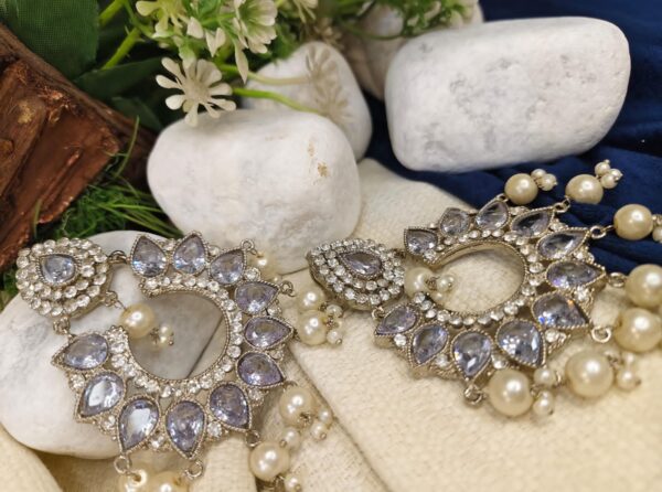 Sona polish earing in silver with white pearl