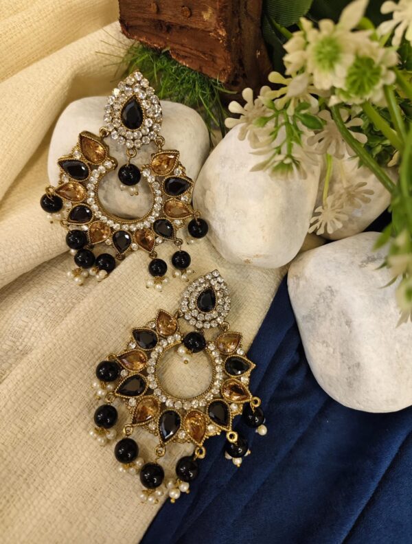 Sona polish earing in golden with black pearl