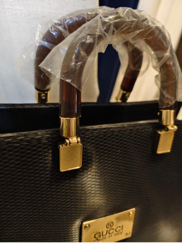 Gucci premium quality medium size tote bag with single compartment - Image 2