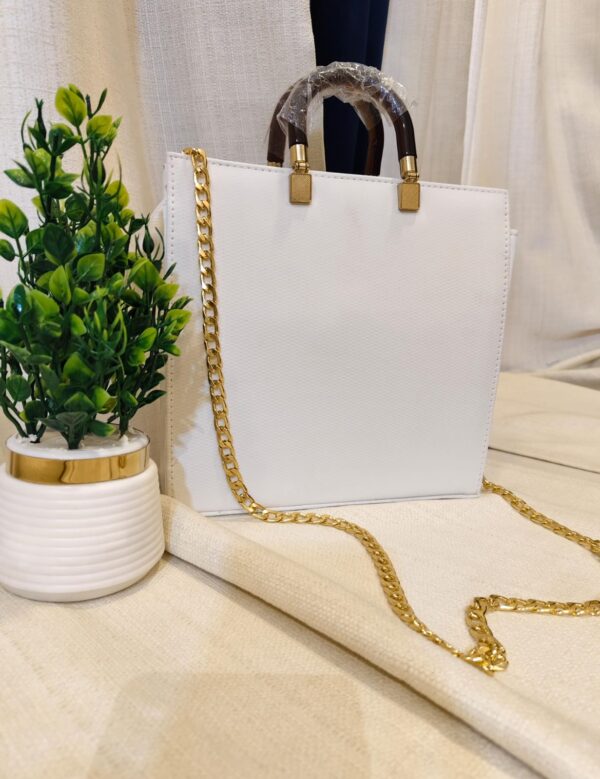 Gucci premium quality medium size tote bag with single compartment - Image 3