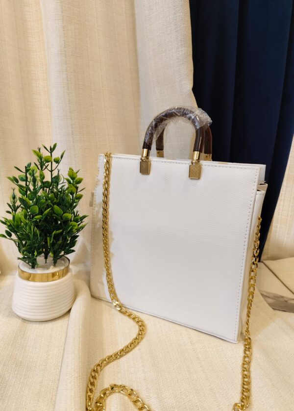 Gucci premium quality medium size tote bag with single compartment - Image 2