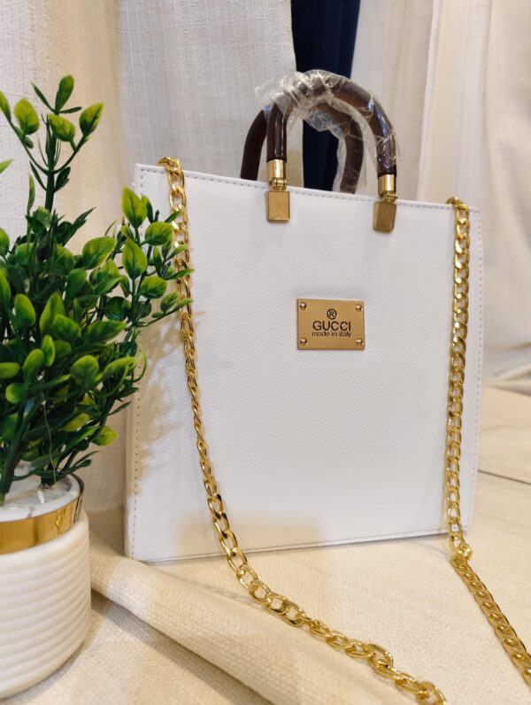 Gucci premium quality medium size tote bag with single compartment - Image 4