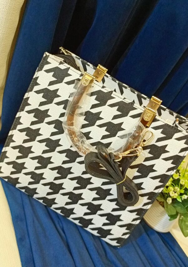 Medium size christian dior bag with hight quality - Image 3