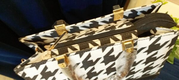 Medium size christian dior bag with hight quality - Image 4