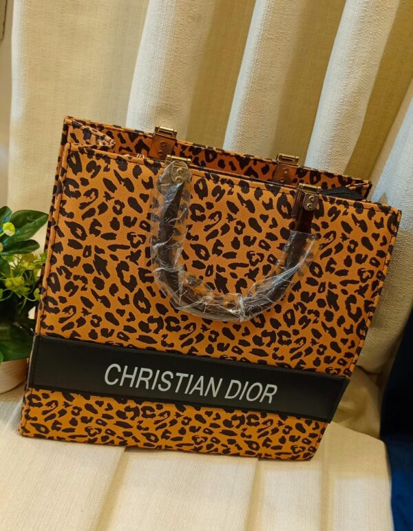 Medium size christian dior bag with hight quality