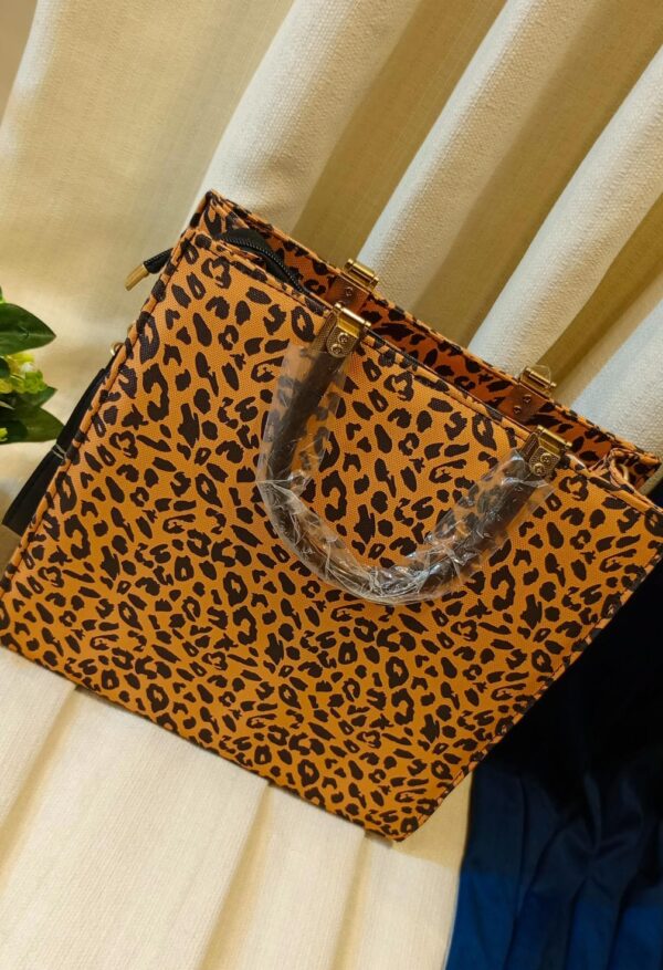 Medium size christian dior bag with hight quality - Image 2