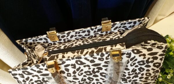 Medium size christian dior bag with hight quality - Image 3
