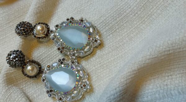 Beautiful zercone light weighted earrings - Image 4