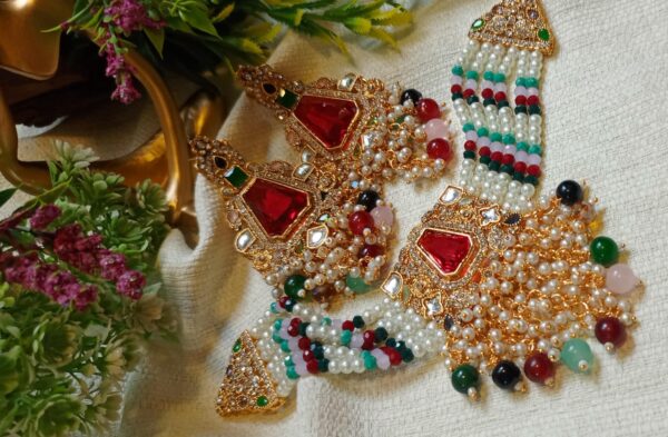 Choker with heavy earrings pearl making