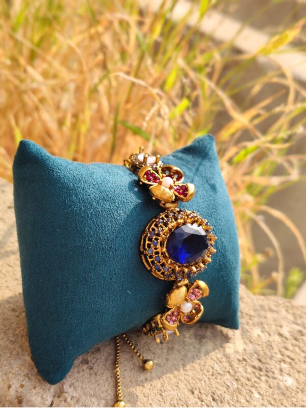 Beautiful up and down bracelet