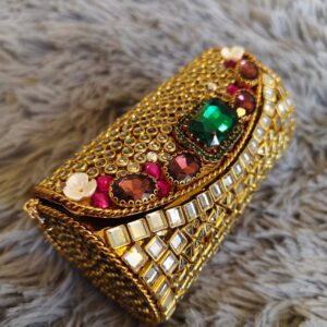 A breathtaking mini cylinder clutch