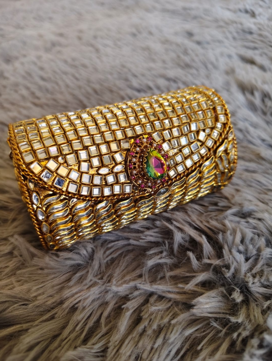 A breathtaking mini cylinder clutch - Image 11