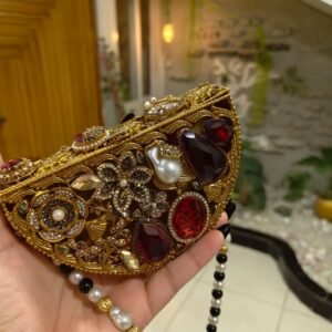 Half moon clutch
